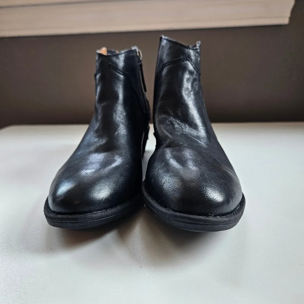 Comfortiva Black Leather Ankle Boots Womens 6.5W Wide Office Western Solid